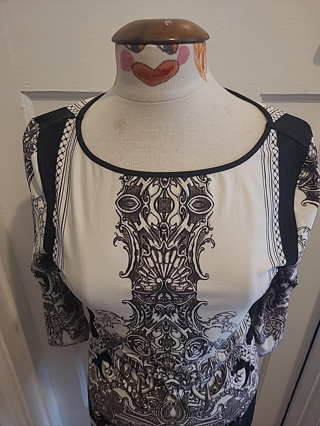 Ladies Wallis Size Small Grey Black Cream Aztec Style Long Sleeved Dress