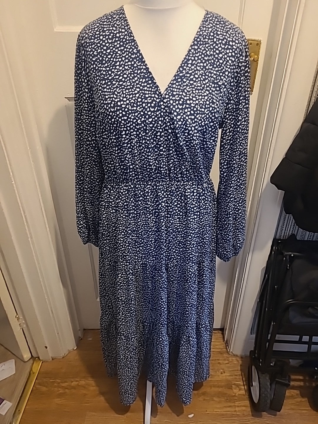 Ladies Size XL Blue And White Dash Long Sleeved Maxi Dress