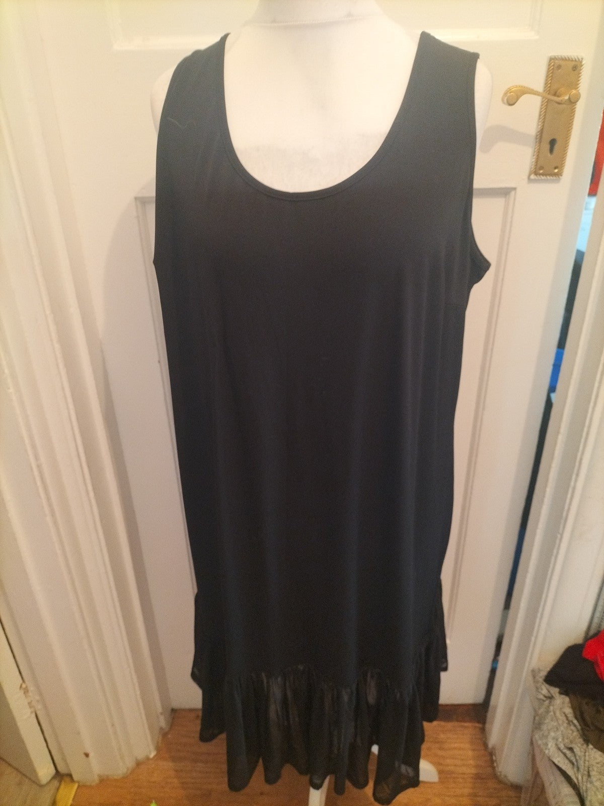 Ladies Ts Size Medium Black Sleeveless Long Length Dress