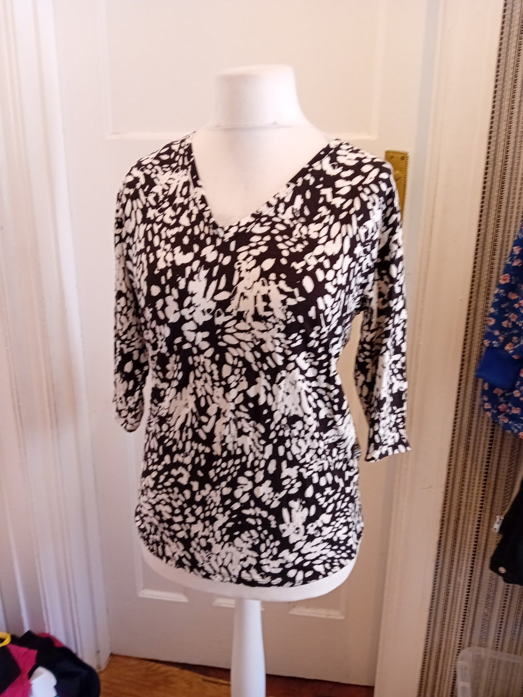 Tu Woman 8 Black And White 3/4 Sleeve Blouse