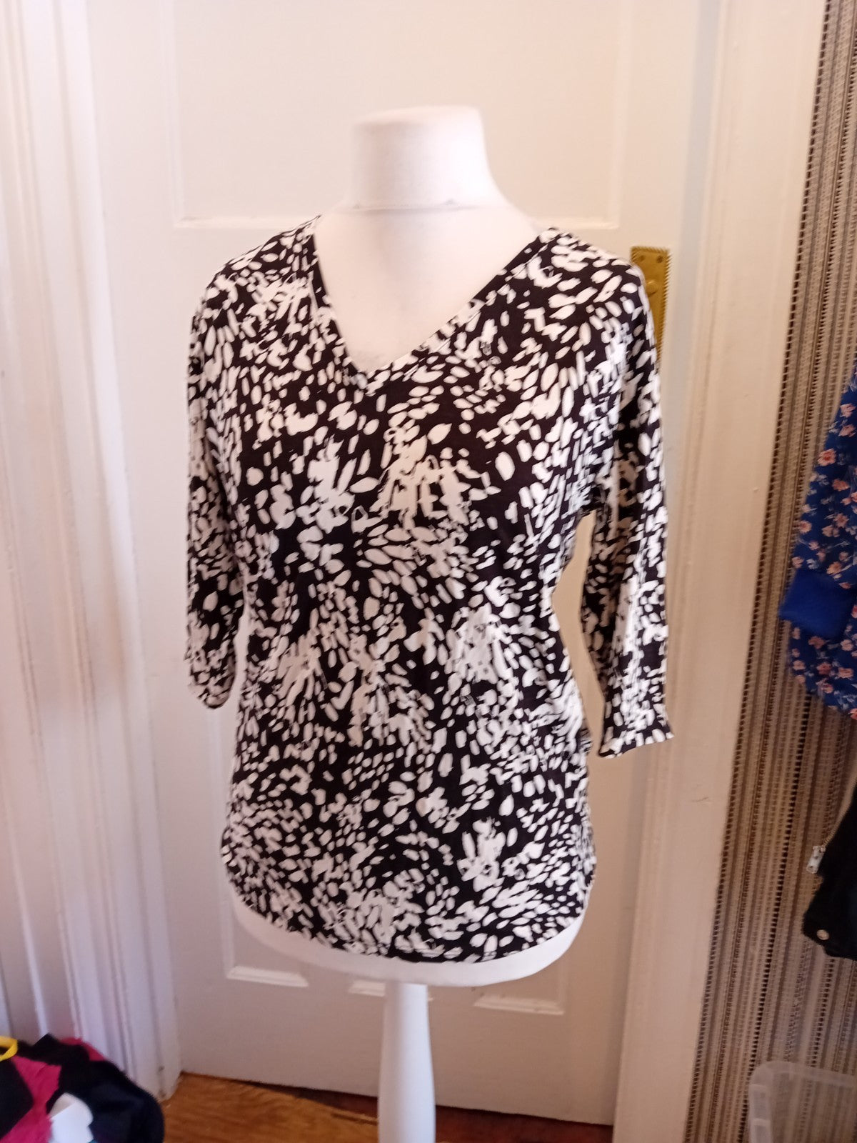 Tu Woman 8 Black And White 3/4 Sleeve Blouse