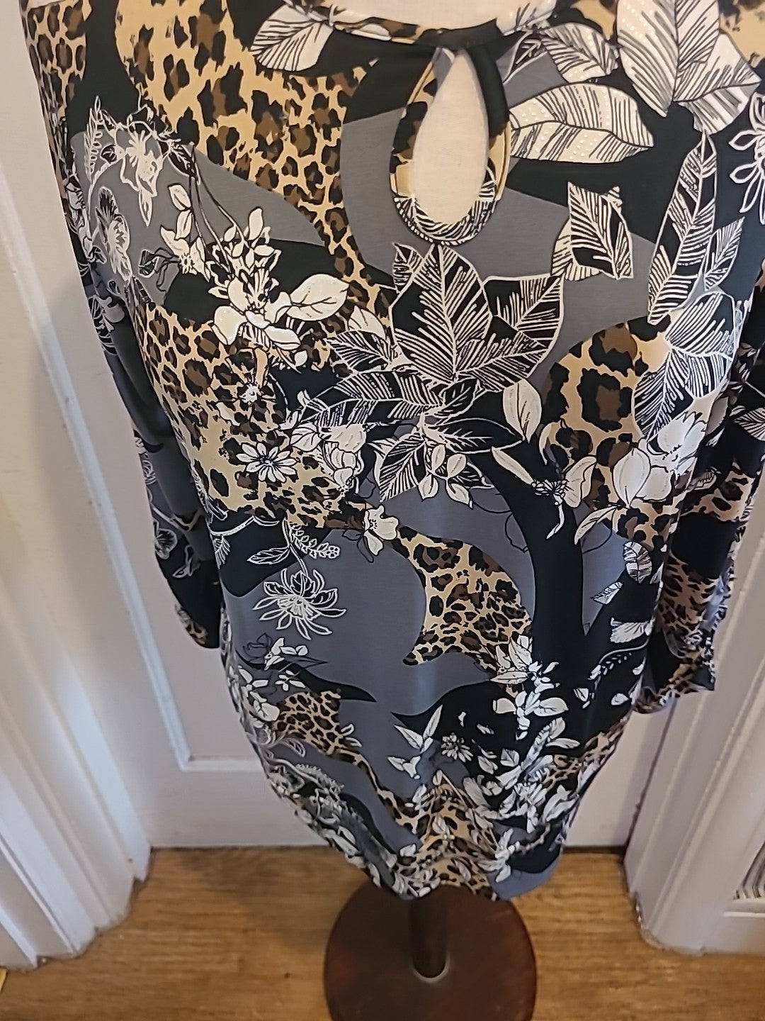 Ladies Klass Size Small Multi Floral Long Sleeved Tshirt
