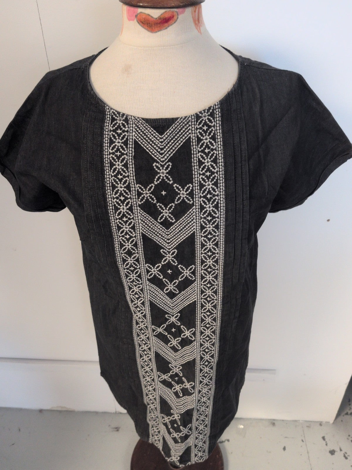 Tu 12 Grey With White Embroidery Short Sleeve Blouse