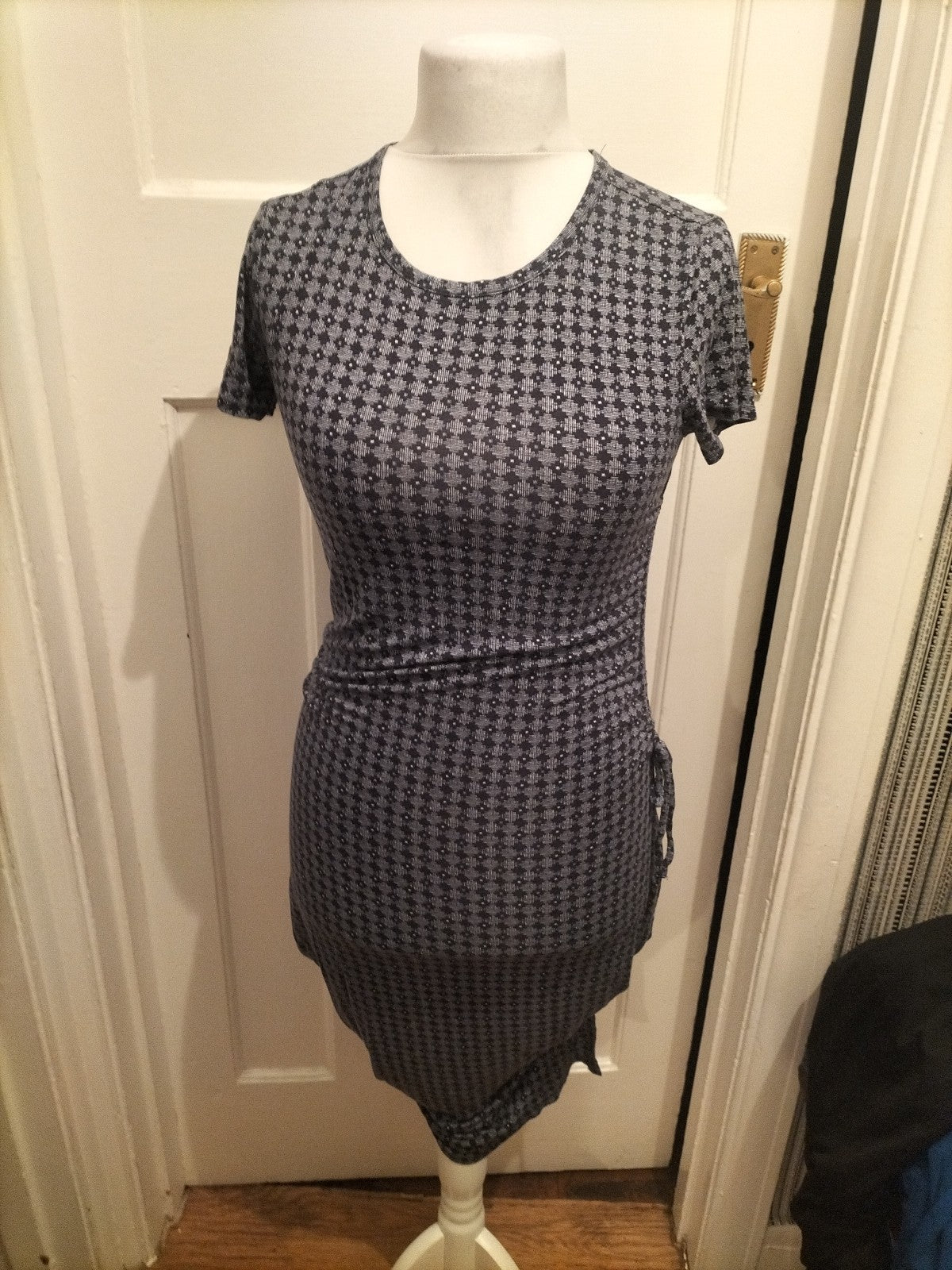 Ladies Gap Size Small Navy And White Patterned Short Sleeved Dress