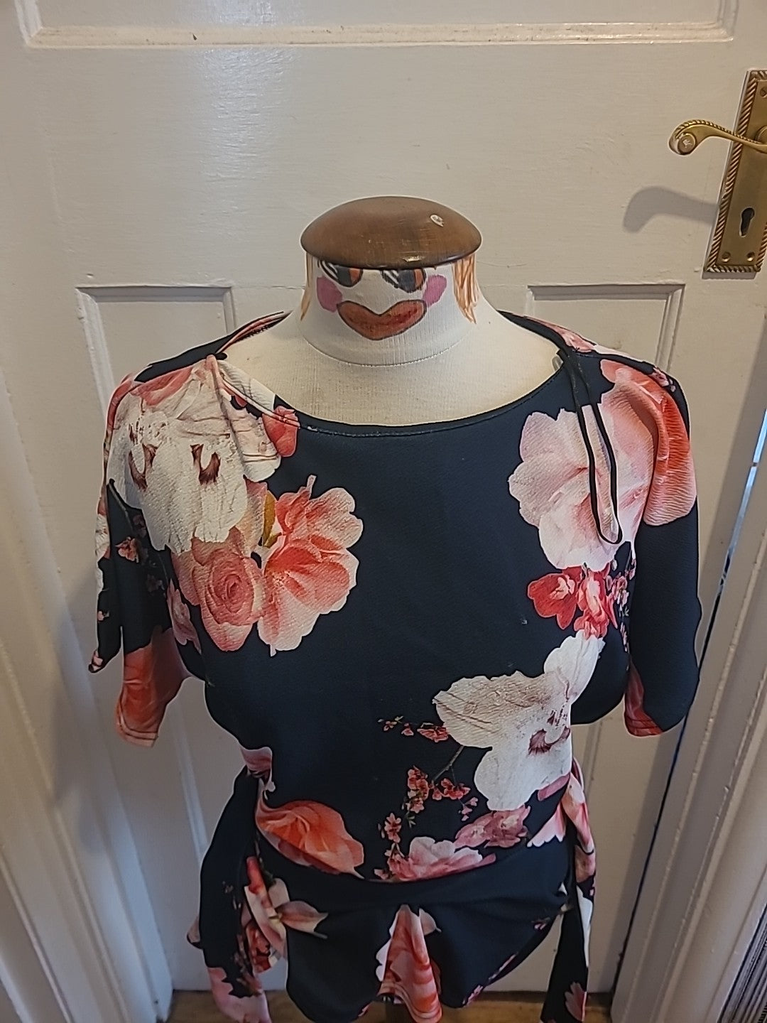 Ladies Quiz Size 8 Navy Floral Short Sleeved Blouse