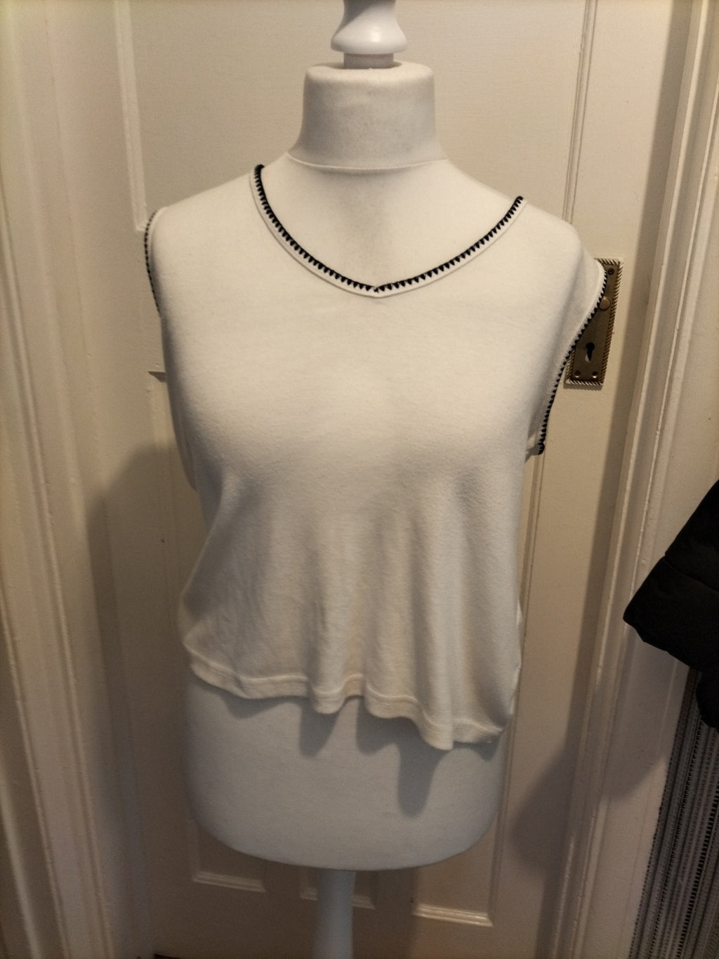 Ladies Anna Size 14-16 White With Navy Trim Sleeveless Blouse