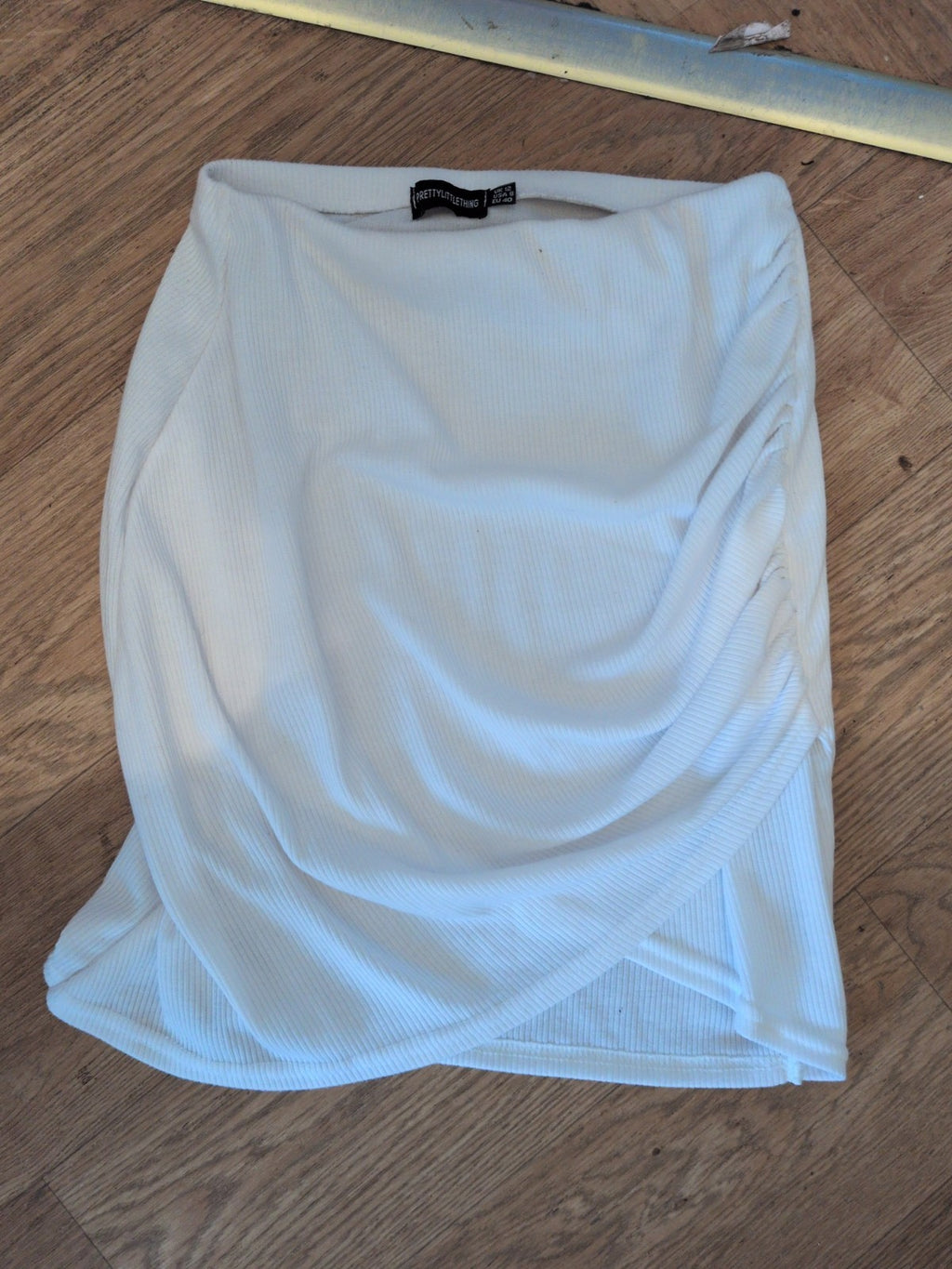 Prettylittlething 12 White Short Ruched Skirt