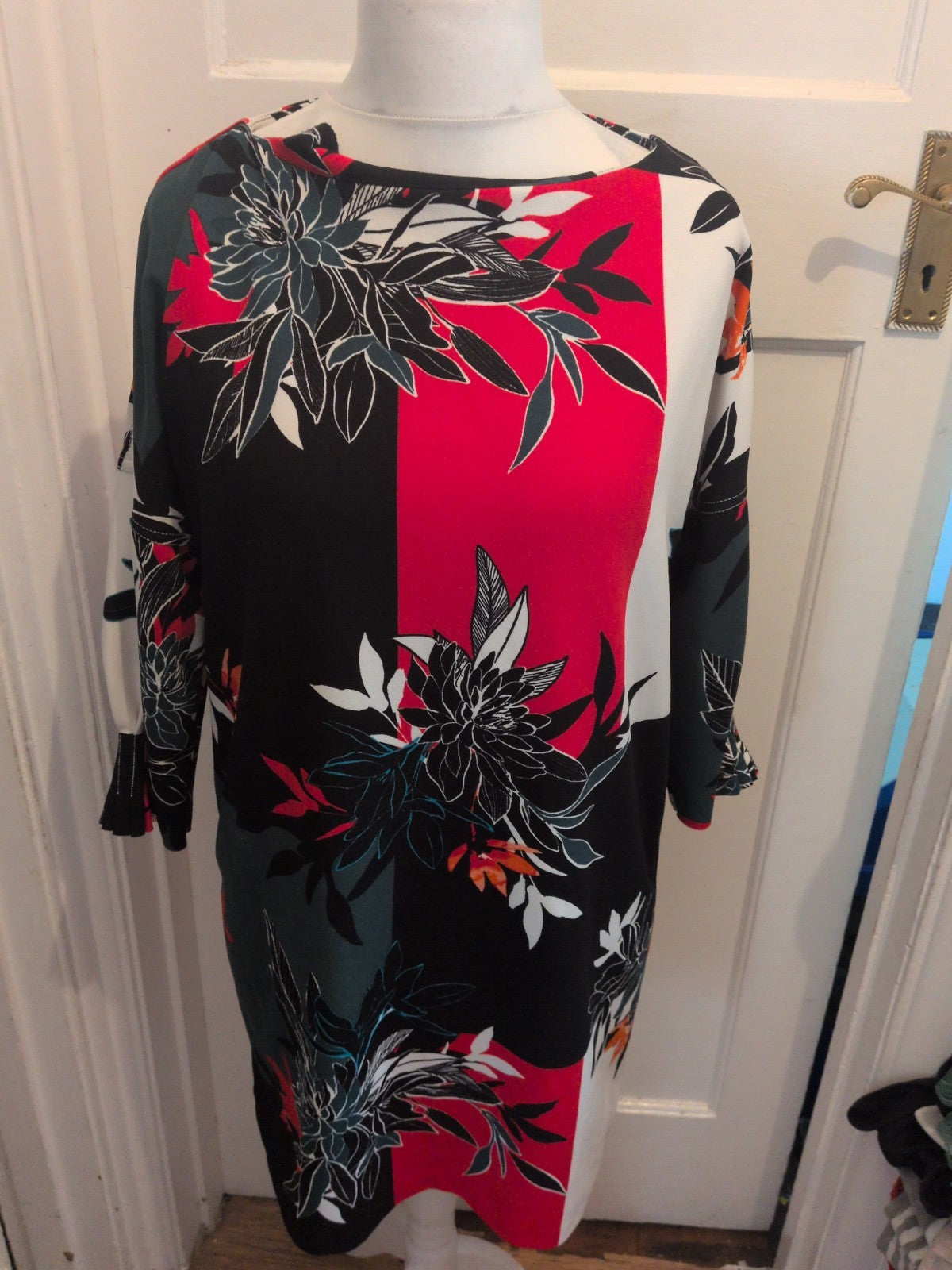 Ladies Edit Size 14 Black Multi Color 3/4sleeve Dress