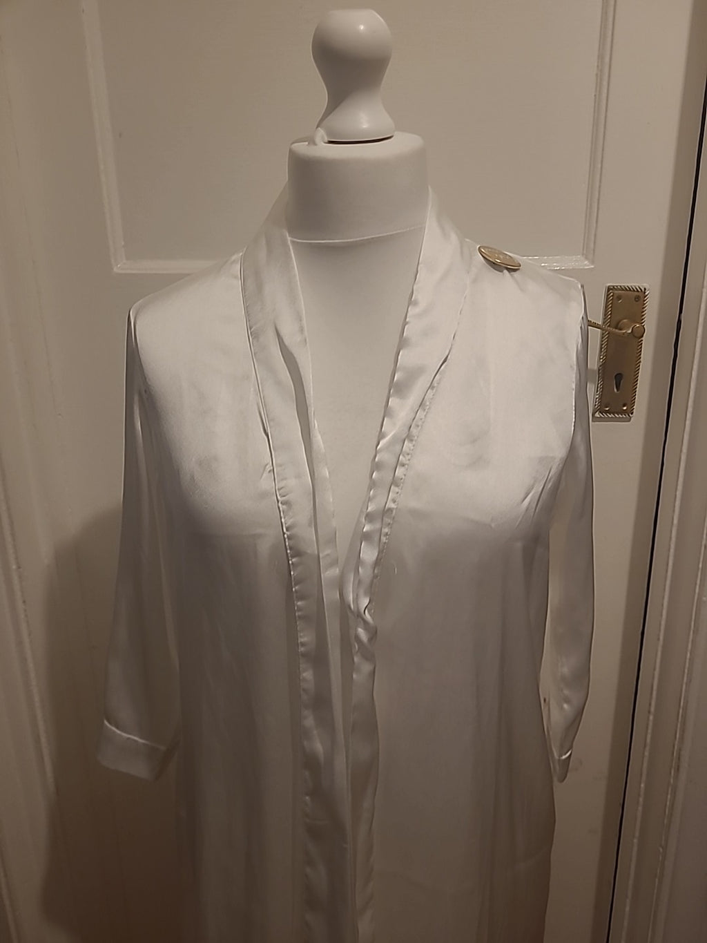 Ladies Boohoo Size Large White Silky Bride Dressing Gown