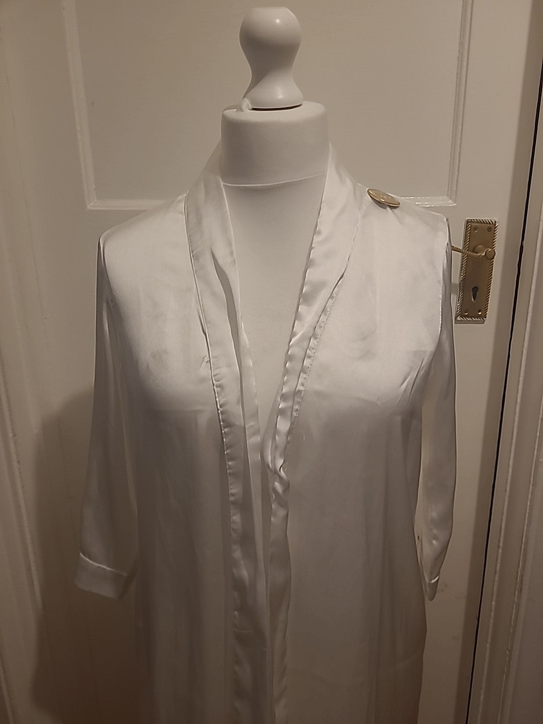 Ladies Boohoo Size Large White Silky Bride Dressing Gown