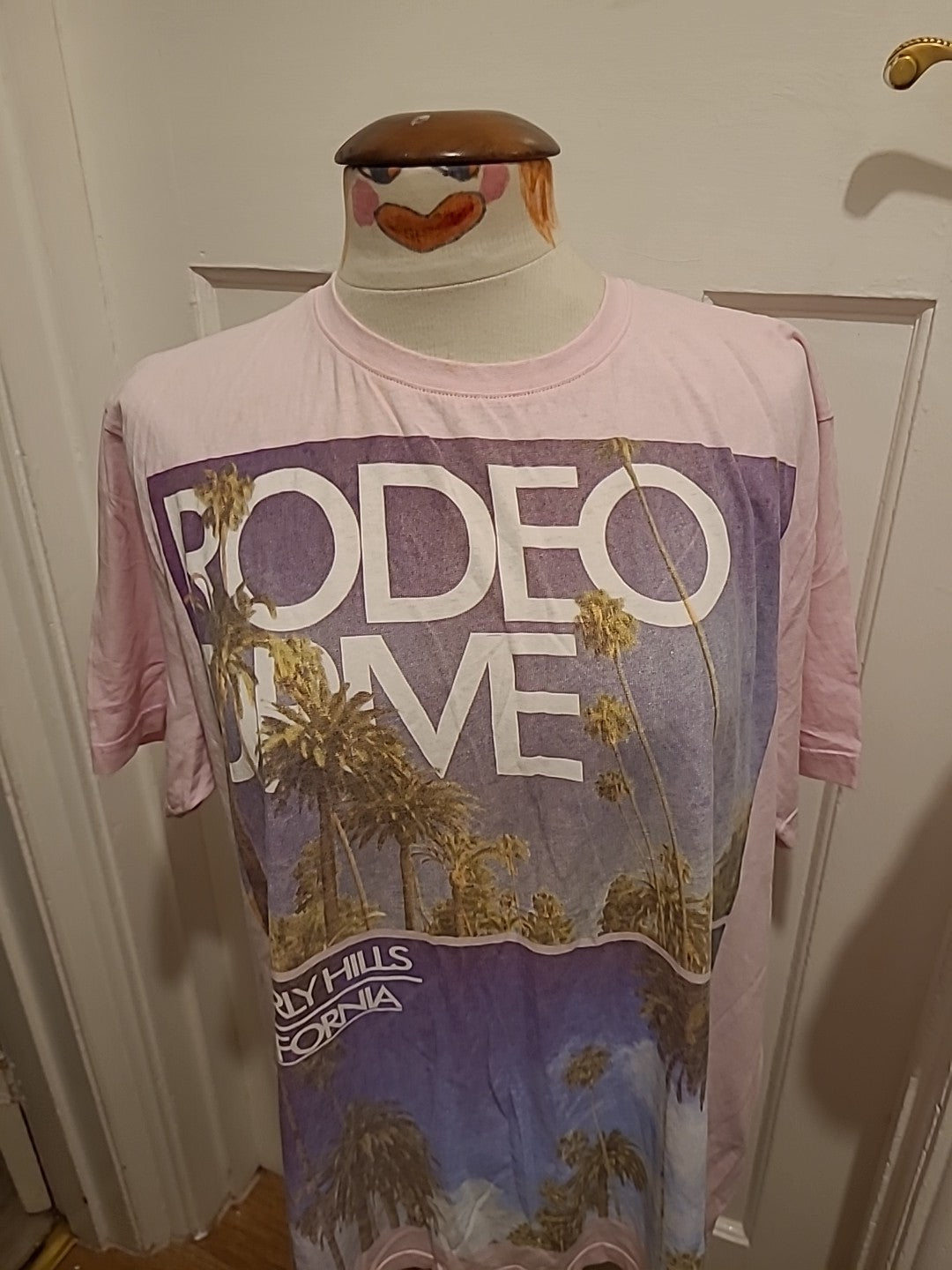 Mens Peacocks Size XL Pink Short Sleeved "Rodeo Drive" Tshirt