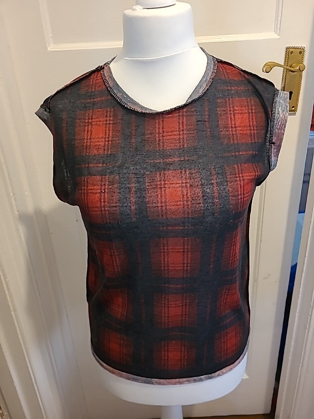 Ladies Size Small Red And Black Check Sleeveless Top