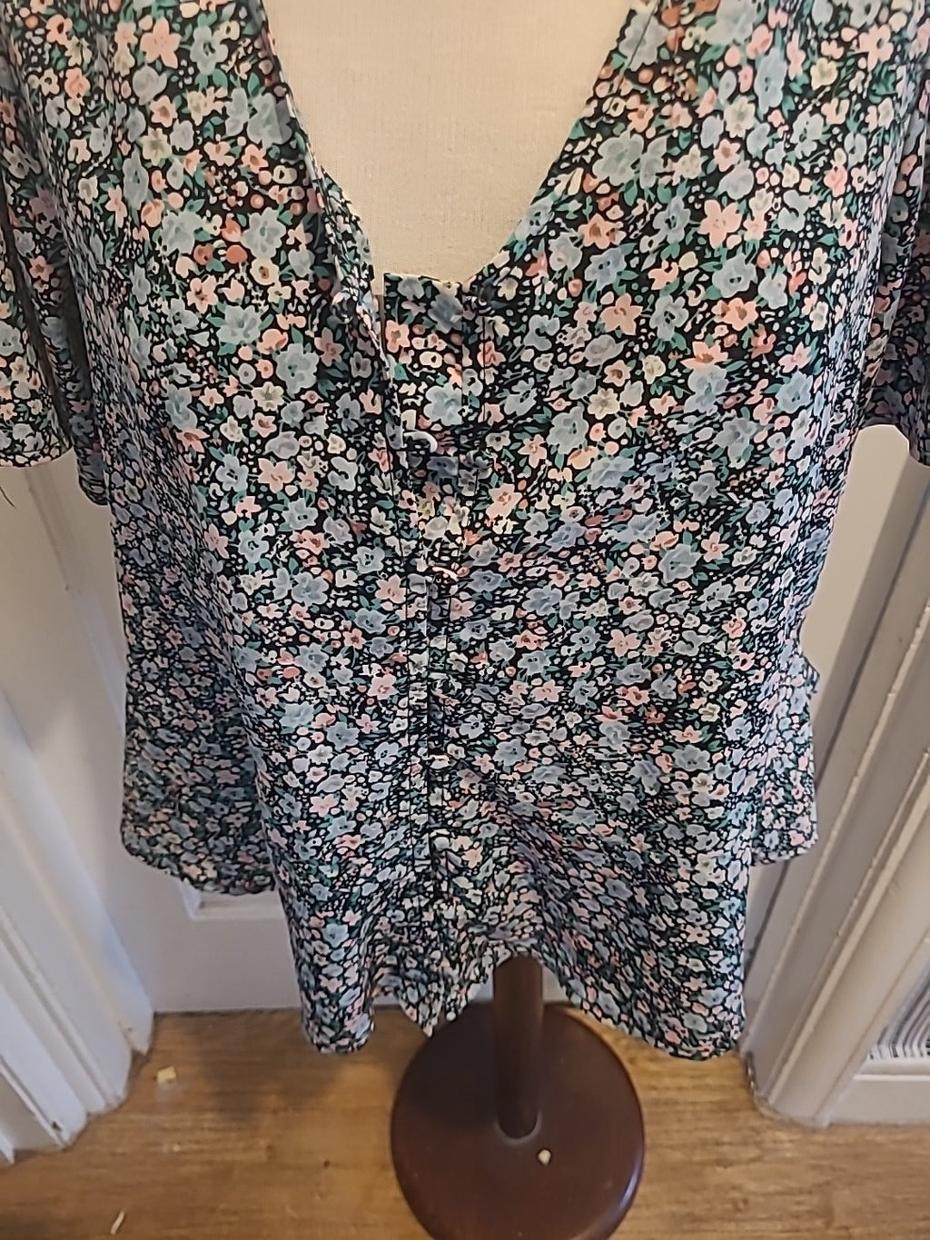 Ladies New LooK Maternity Size 10 Green/Pink/White Short Sleeved Blouse