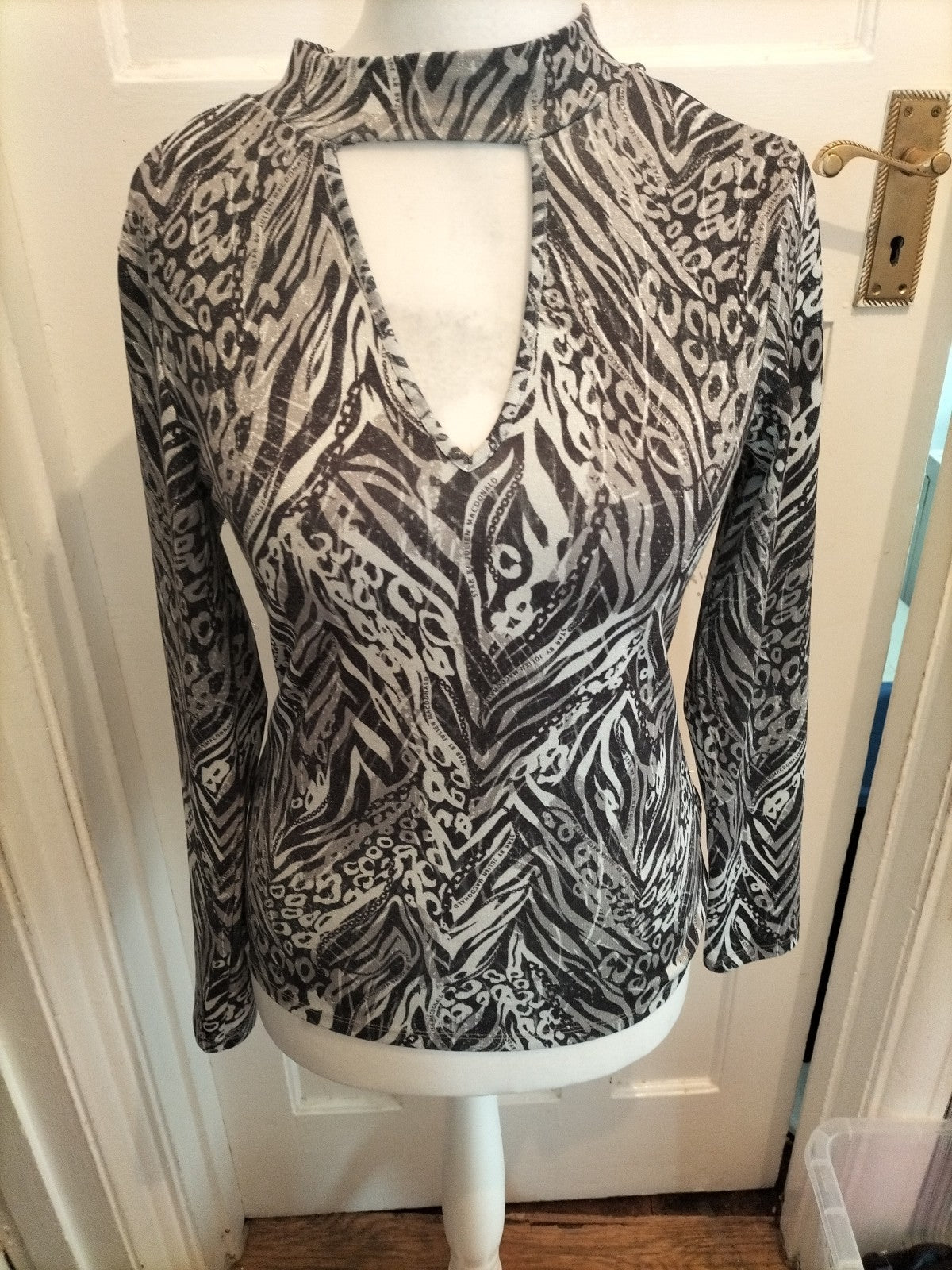 Star By Julien Mcdonald 12 Silver Grey White Long Sleeve Blouse V Neck