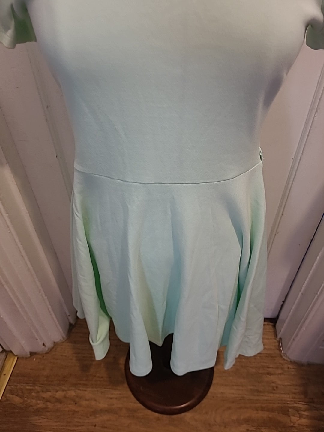 Brand New Ladies H+M Size Medium Mint Green Short Sleeved Dress