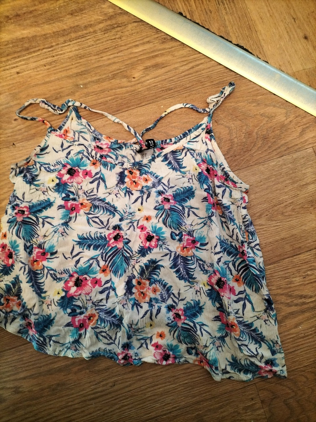 Ladies Divided Size 8 Multi Floral V Neck Sleeveless Cami
