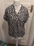 New Look 14 Navy And White Pattern V Neck T-shirt