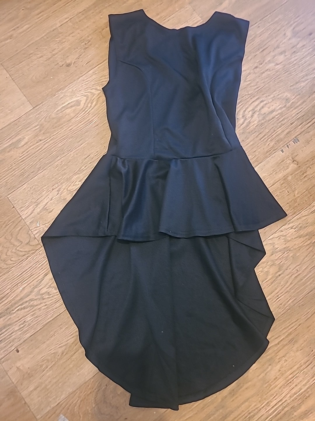 Ladies Style Size S/M Black Sleeveless Top With Flare