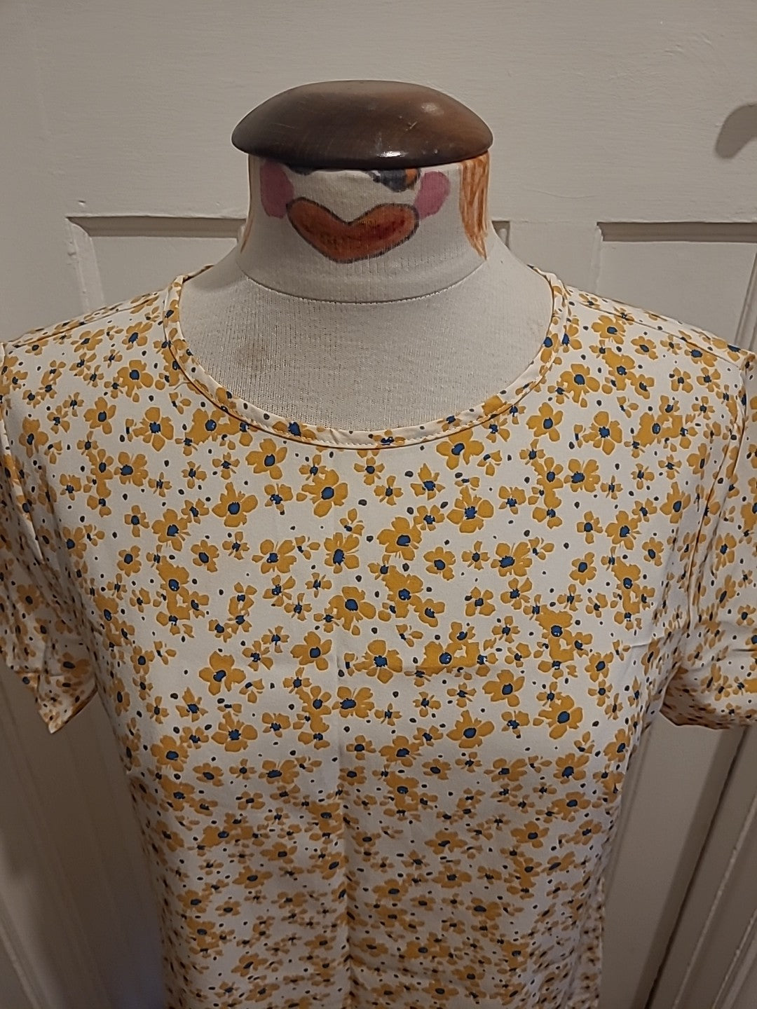 Ladies Shein Size Large Yellow Pale Beige Floral Short Sleeved Dress