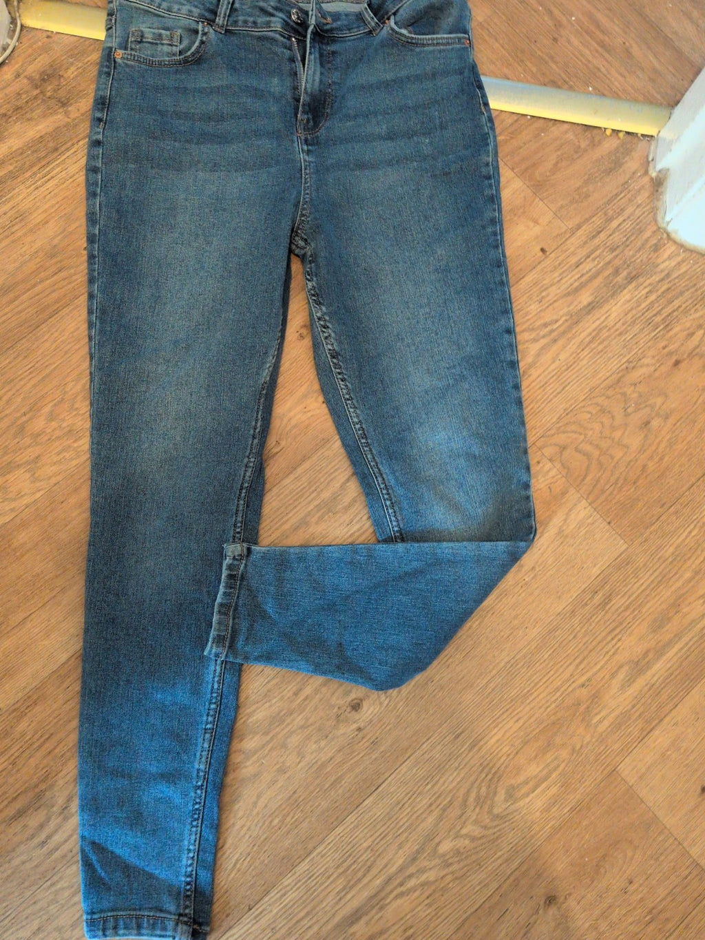 Ladies Denim Size 14 Short Skinny Jeans