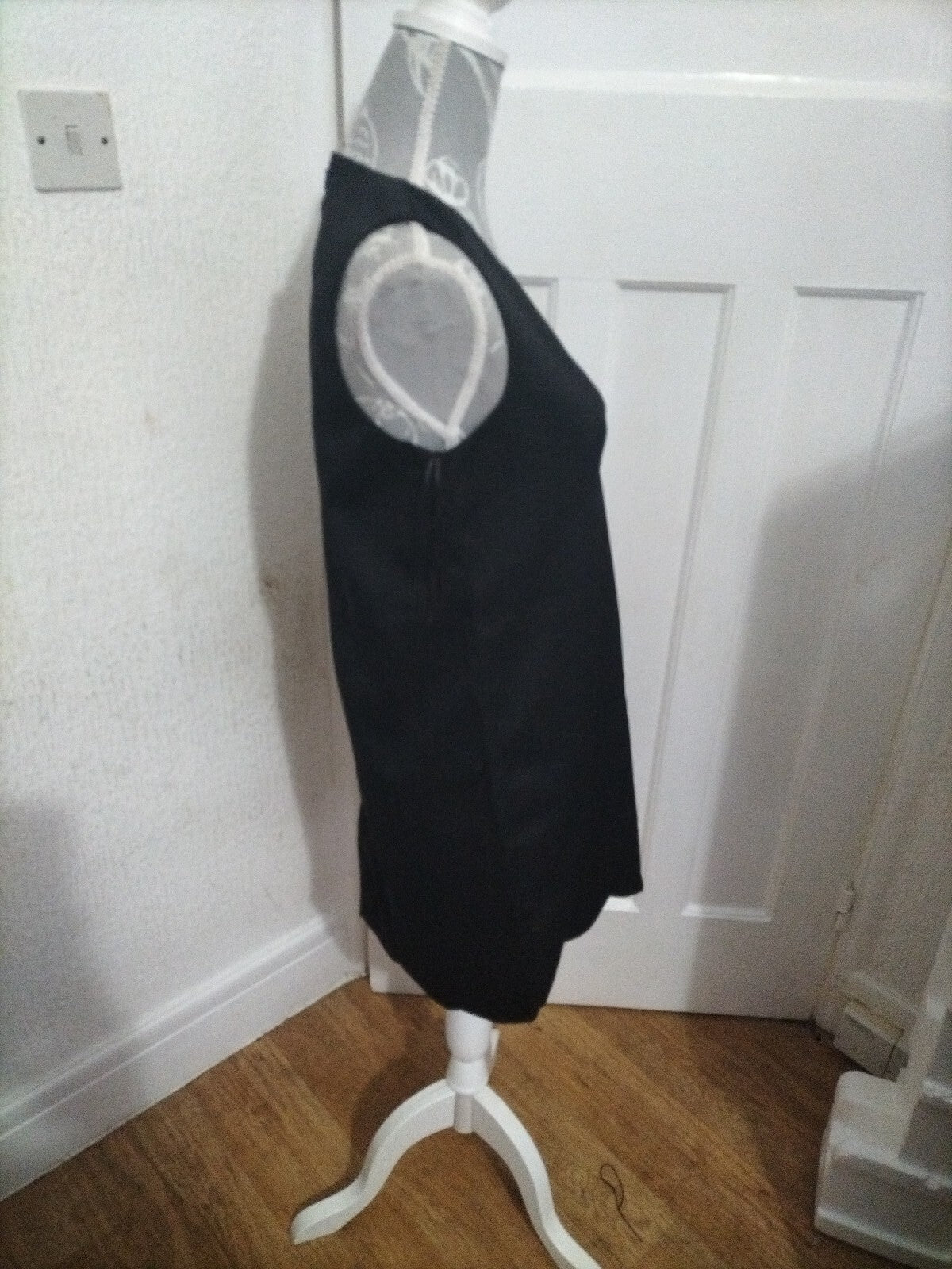 Ladies Missguided Size 8 Black Sleeveless Dress