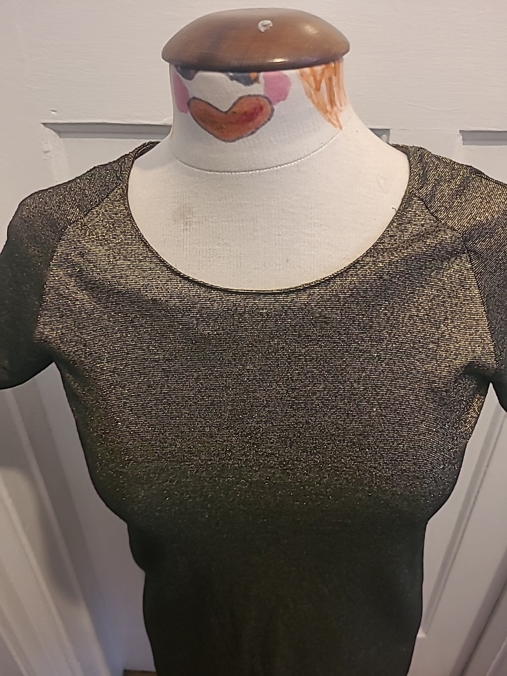 Ladies Monki Size XS Short Sleeve Black / Gold Dress
