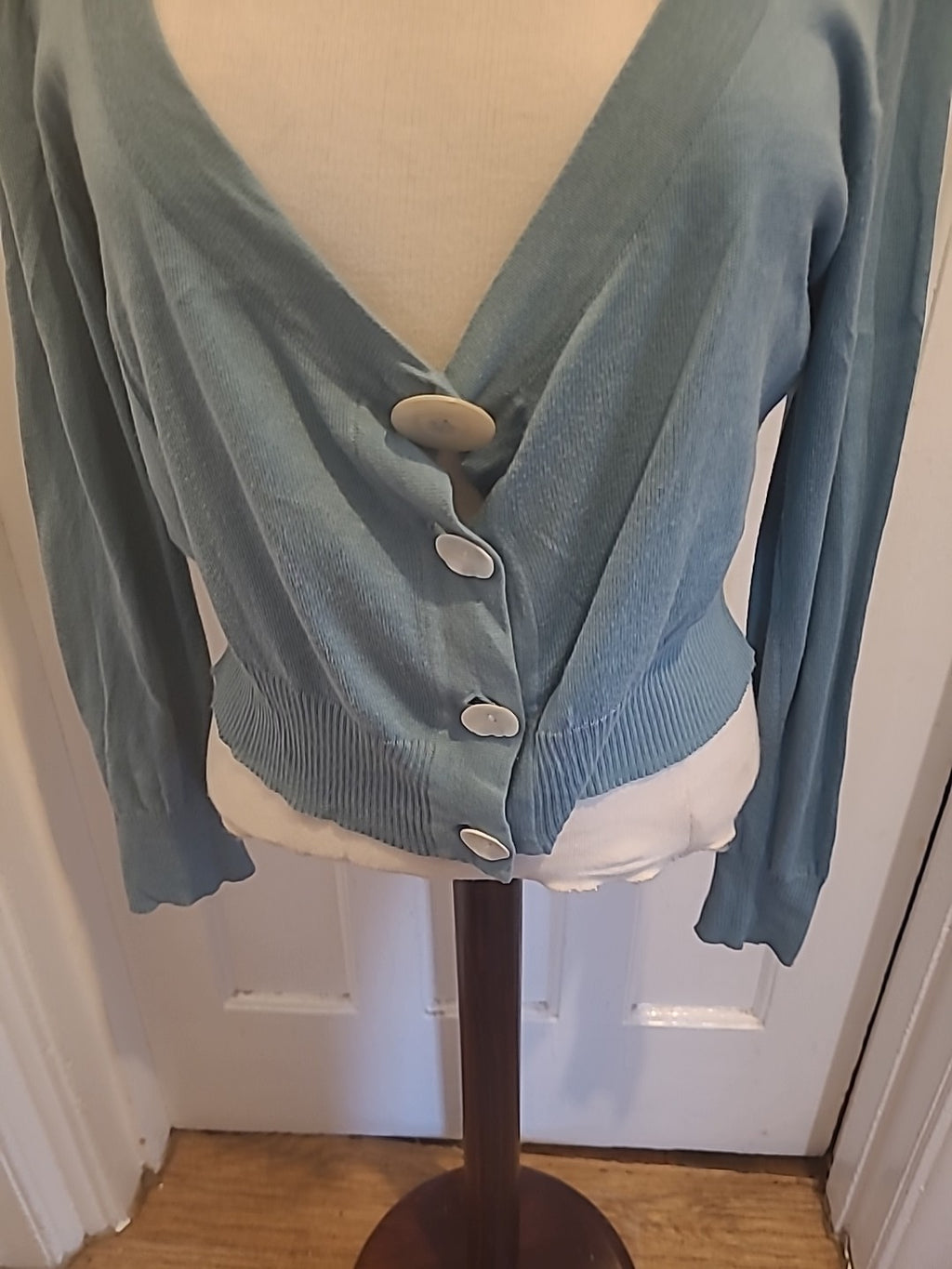 Ladies Giggle Size 16 Bluey Grey Long Sleeved Scoop Cardigan