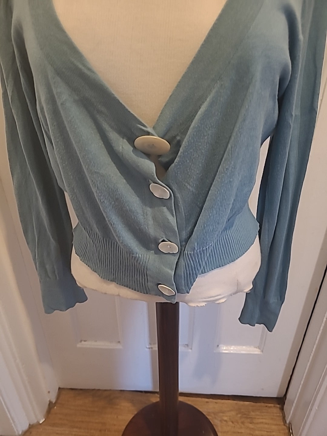 Ladies Giggle Size 16 Bluey Grey Long Sleeved Scoop Cardigan