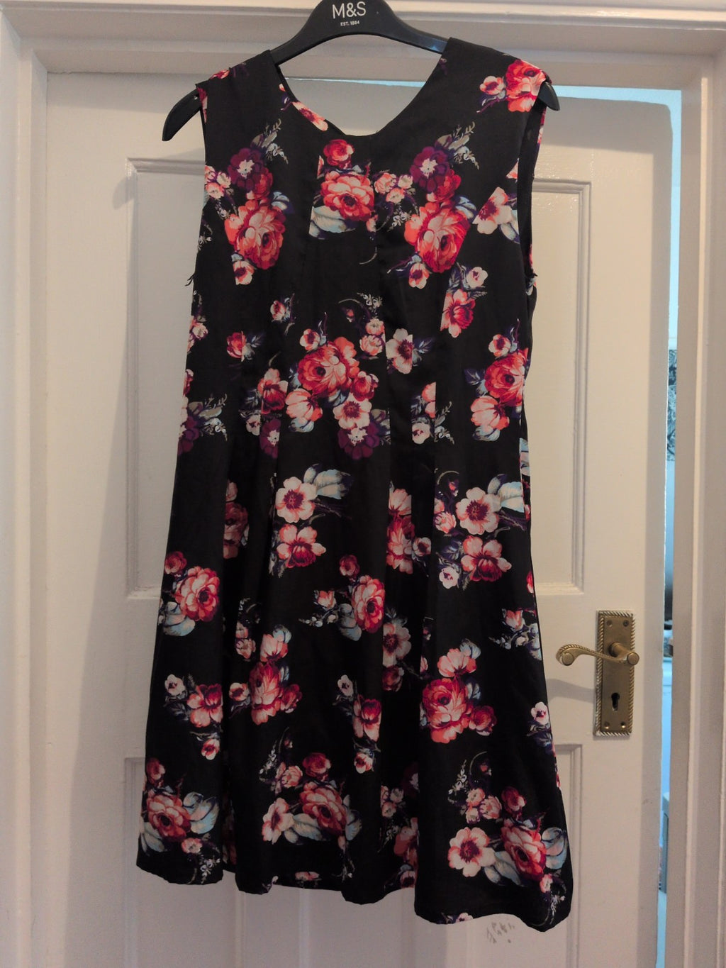 Quiz 10 Black Floral Sleeveless Dress