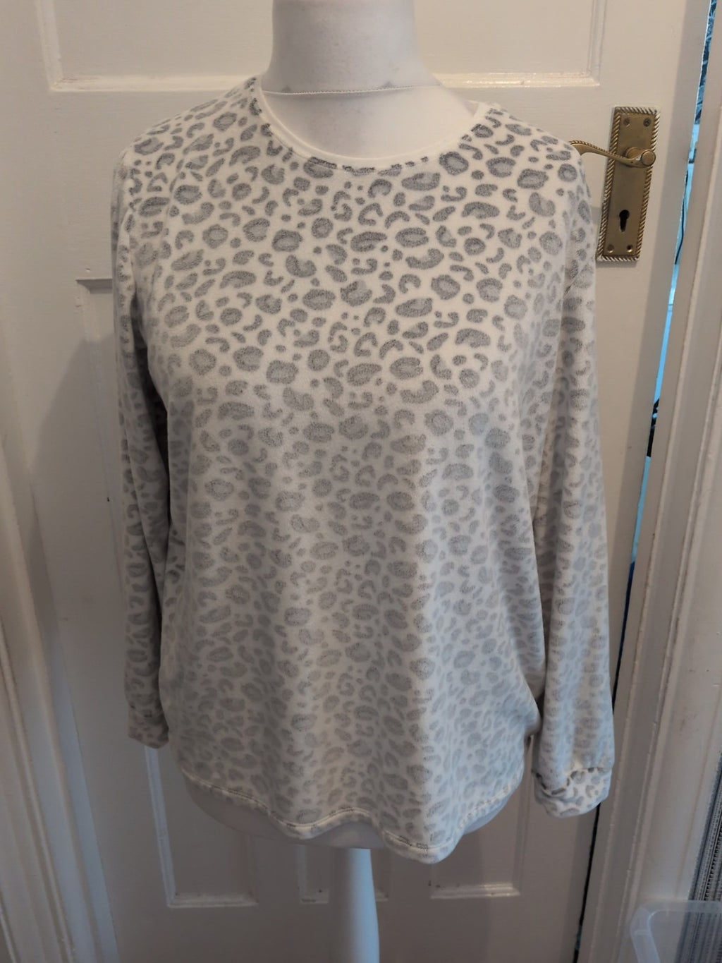 Primark 12-14 White Ultra Soft Fluffy Pullover Jumper