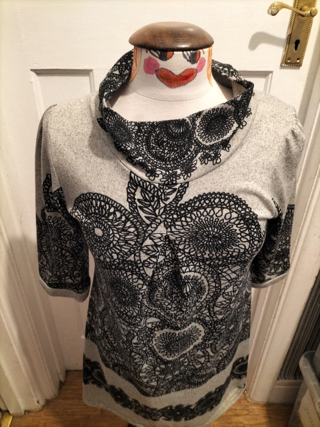 Ladies Izabel Size 10 Grey Black Mid Sleeved Jumper Dress