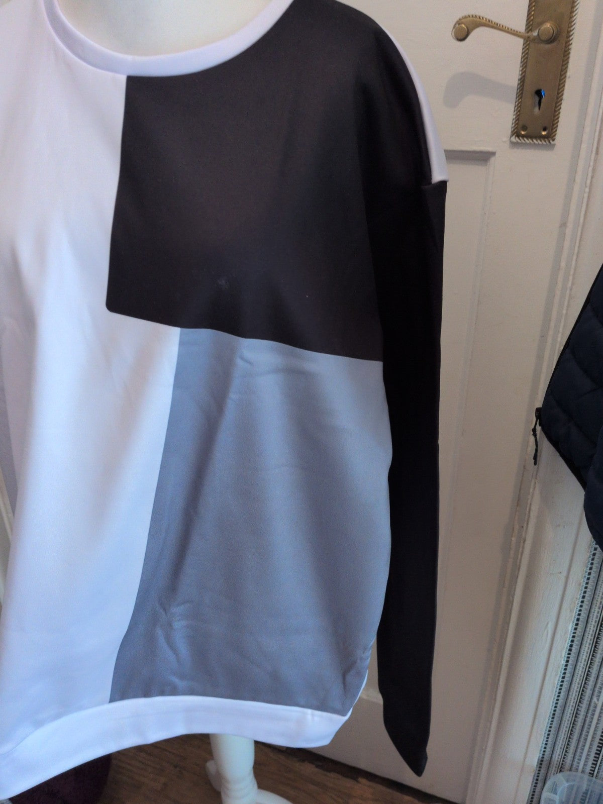 Brand New 5xl White Black And Grey Sweatshirt