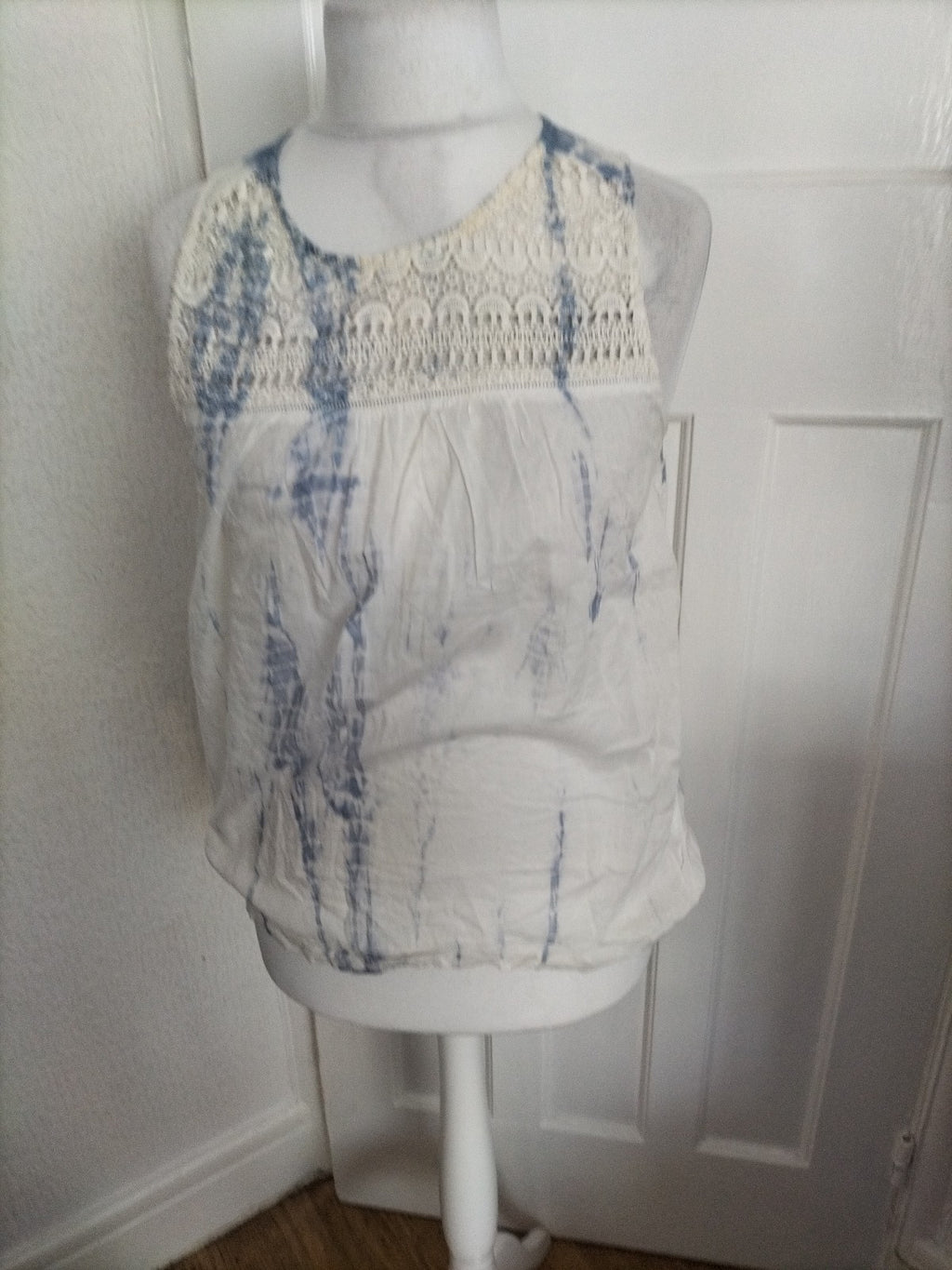 Ladies Post Script Size 14 Blue And White Sleeveless Blouse