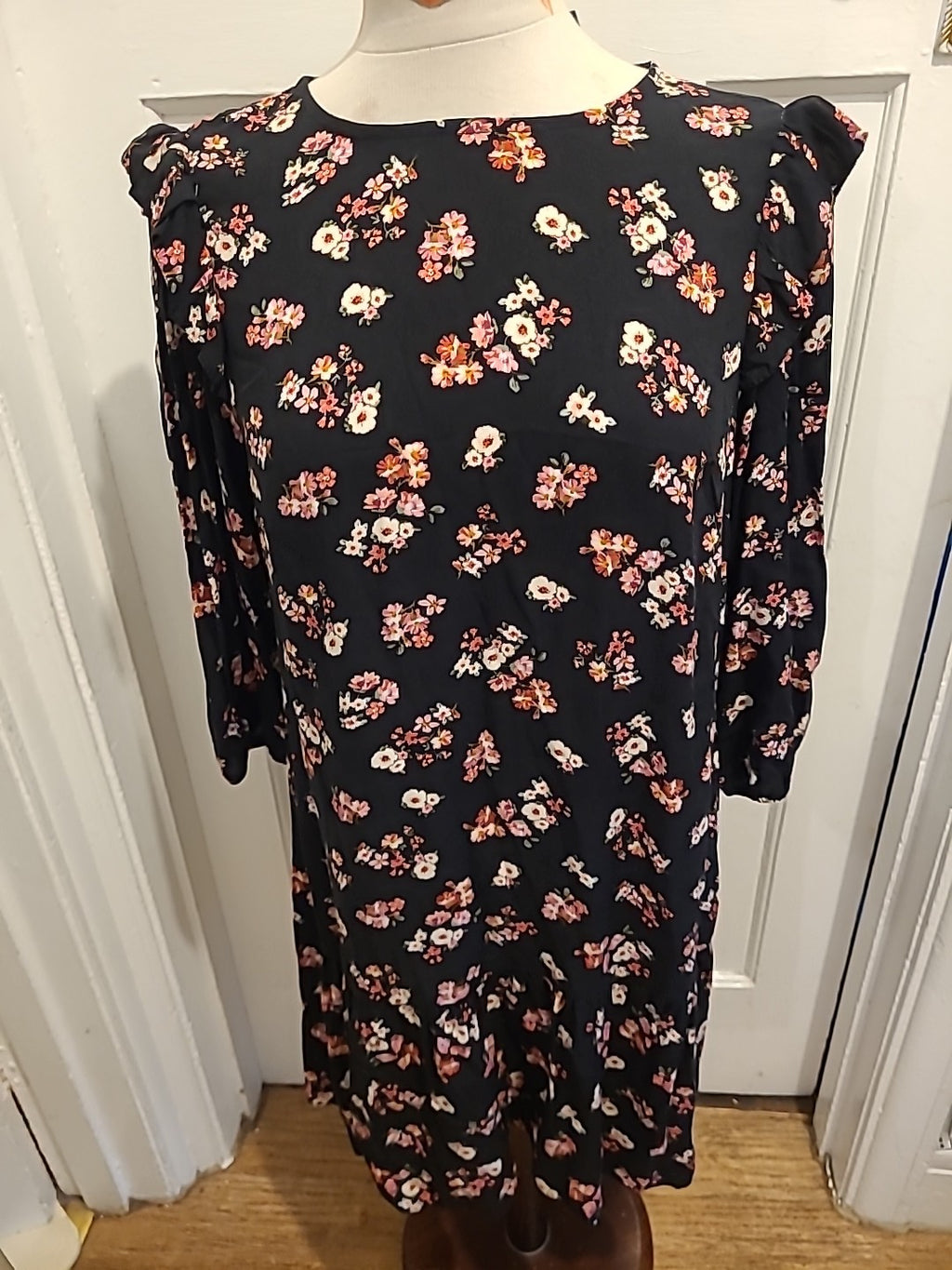 Ladies New Look Size 16 Black With Rose Pink Mid Sleeved Dress