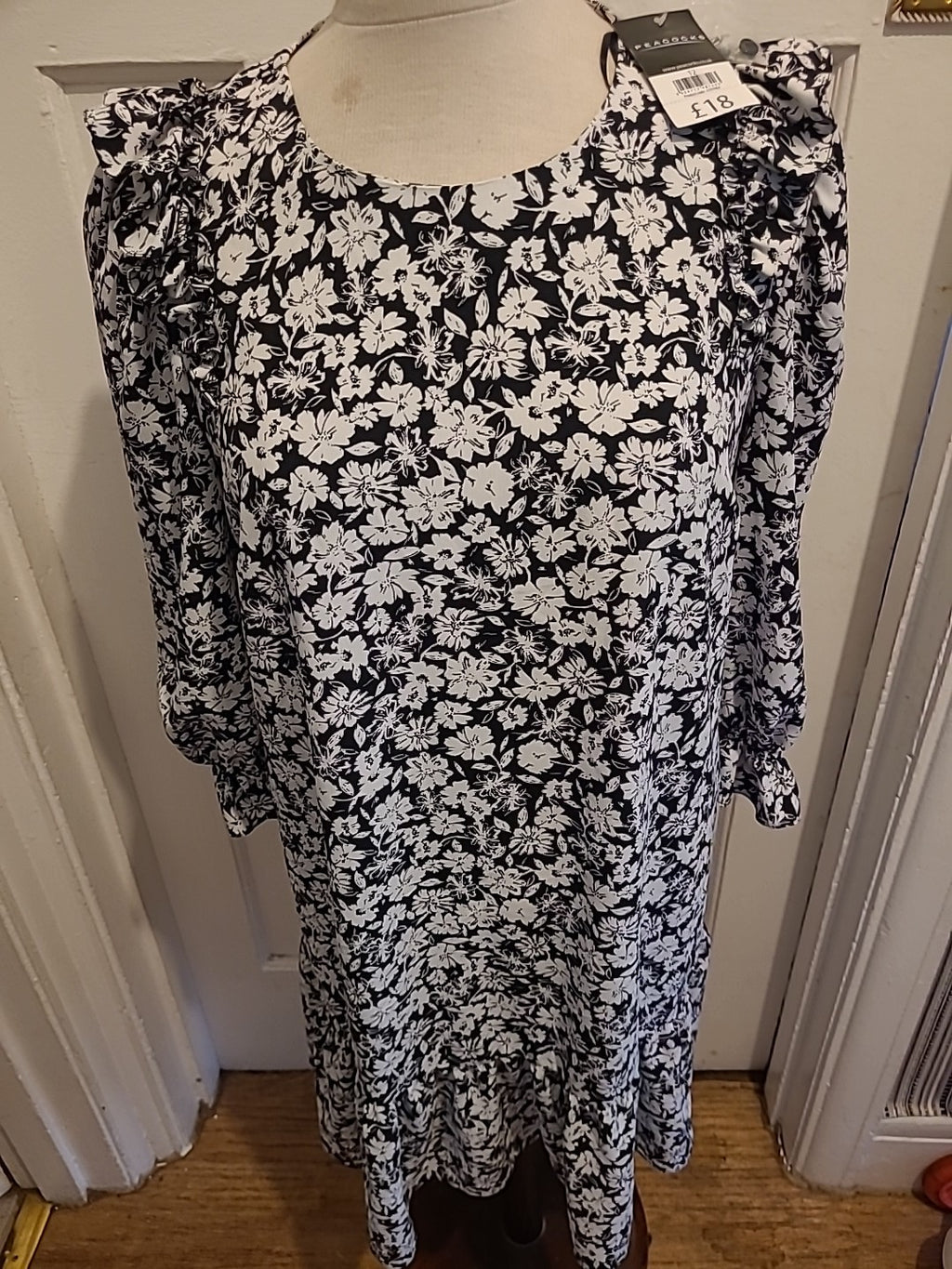 Brand New Ladies Peacocks Size 12 Black And White Floral Short Sleeved Dress