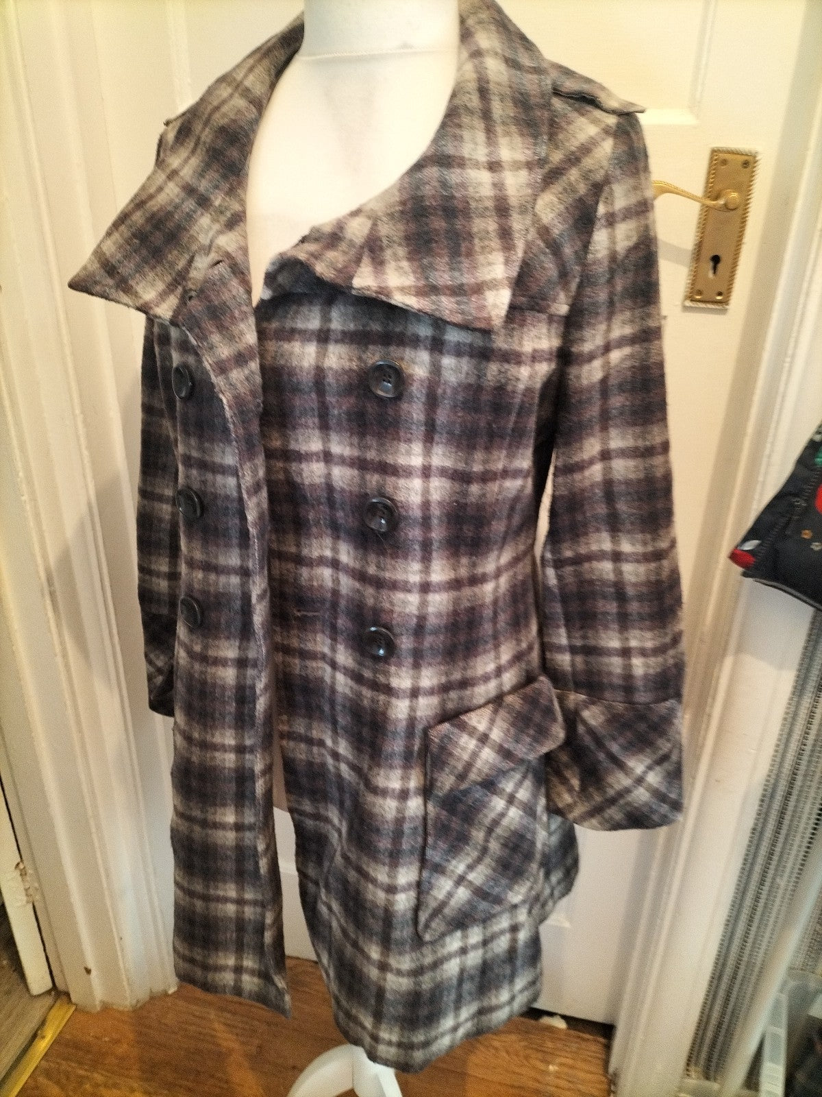 Ladies Tu Size 14 Brown And White Checked Long Sleeved  51% Wool Coat