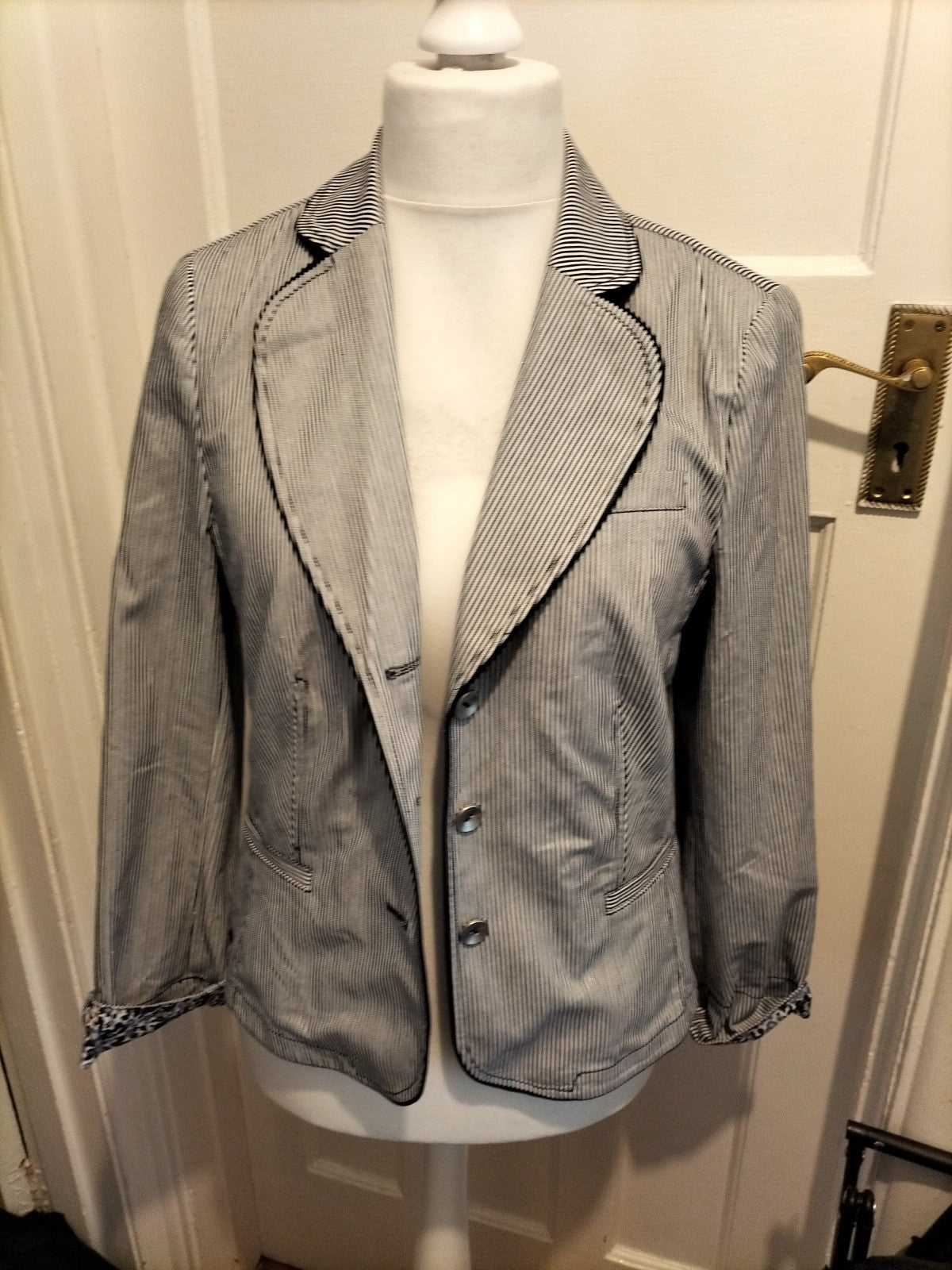 Ladies Jacket Size 14 Oscar B black/white Striped