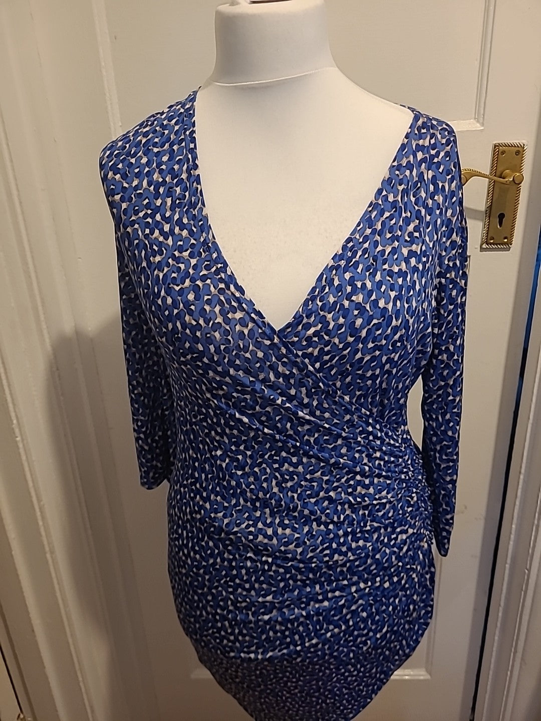 Ladies Ingenue London Size S/M Blue Patterned V Neck Dress