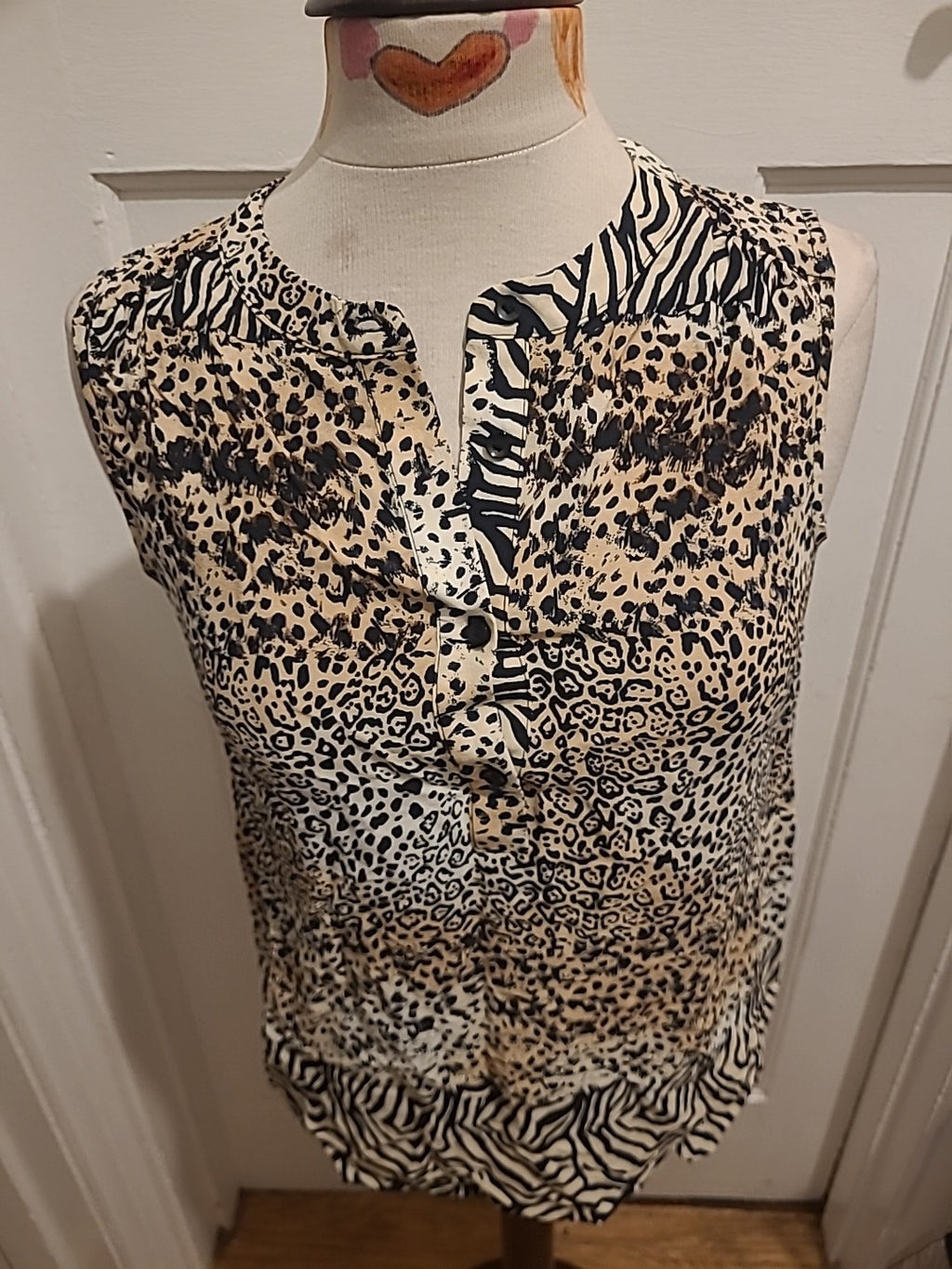 Ladies Tu Size 8 Beige/Black Sleeveless Patterned Blouse