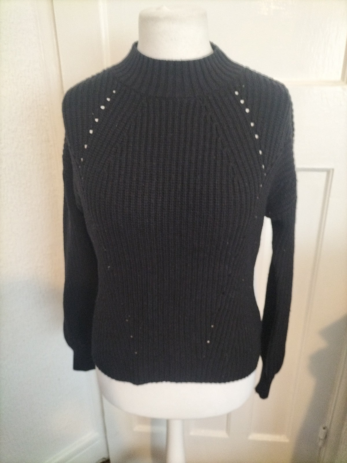 Ladies Gap Size XS Black Ribbed Pullover Jumper