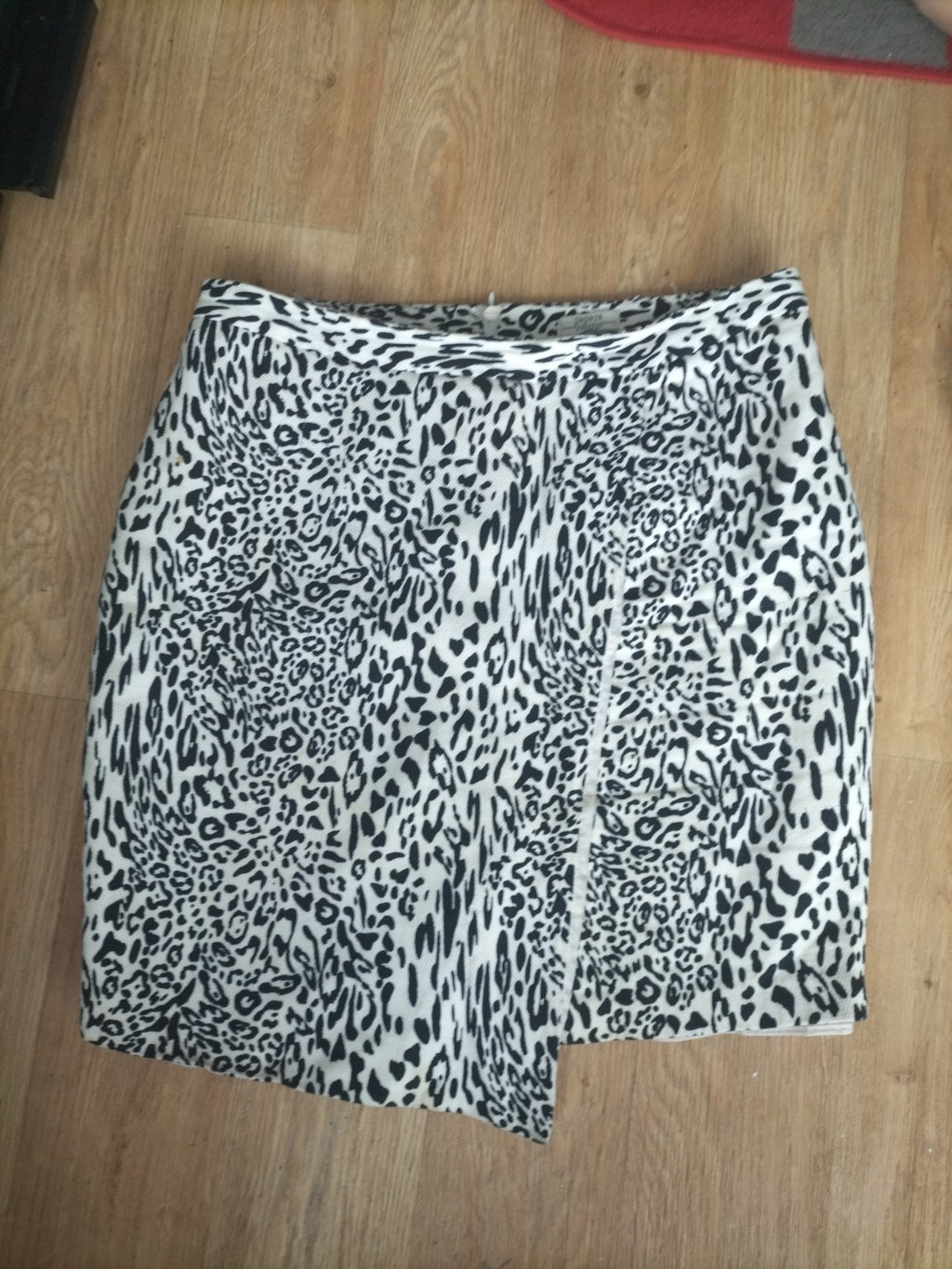 Ladies Papaya Size 18 Black And White Lined Skirt