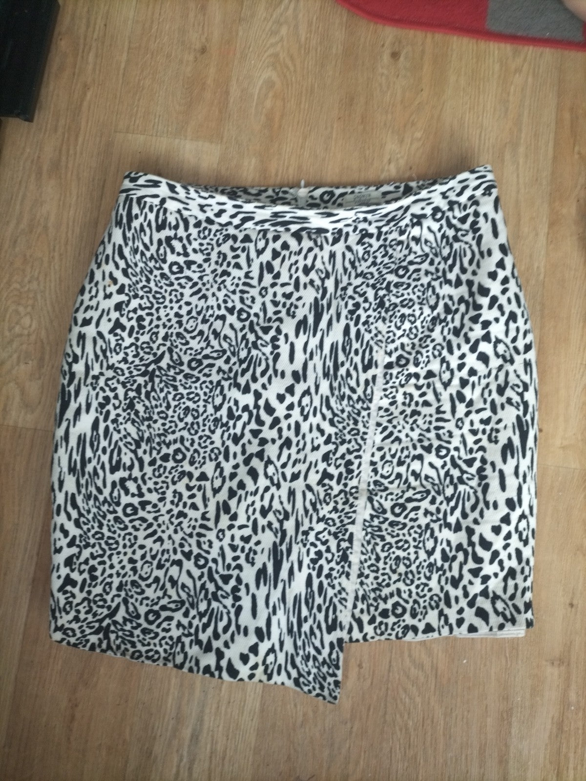 Ladies Papaya Size 18 Black And White Lined Skirt