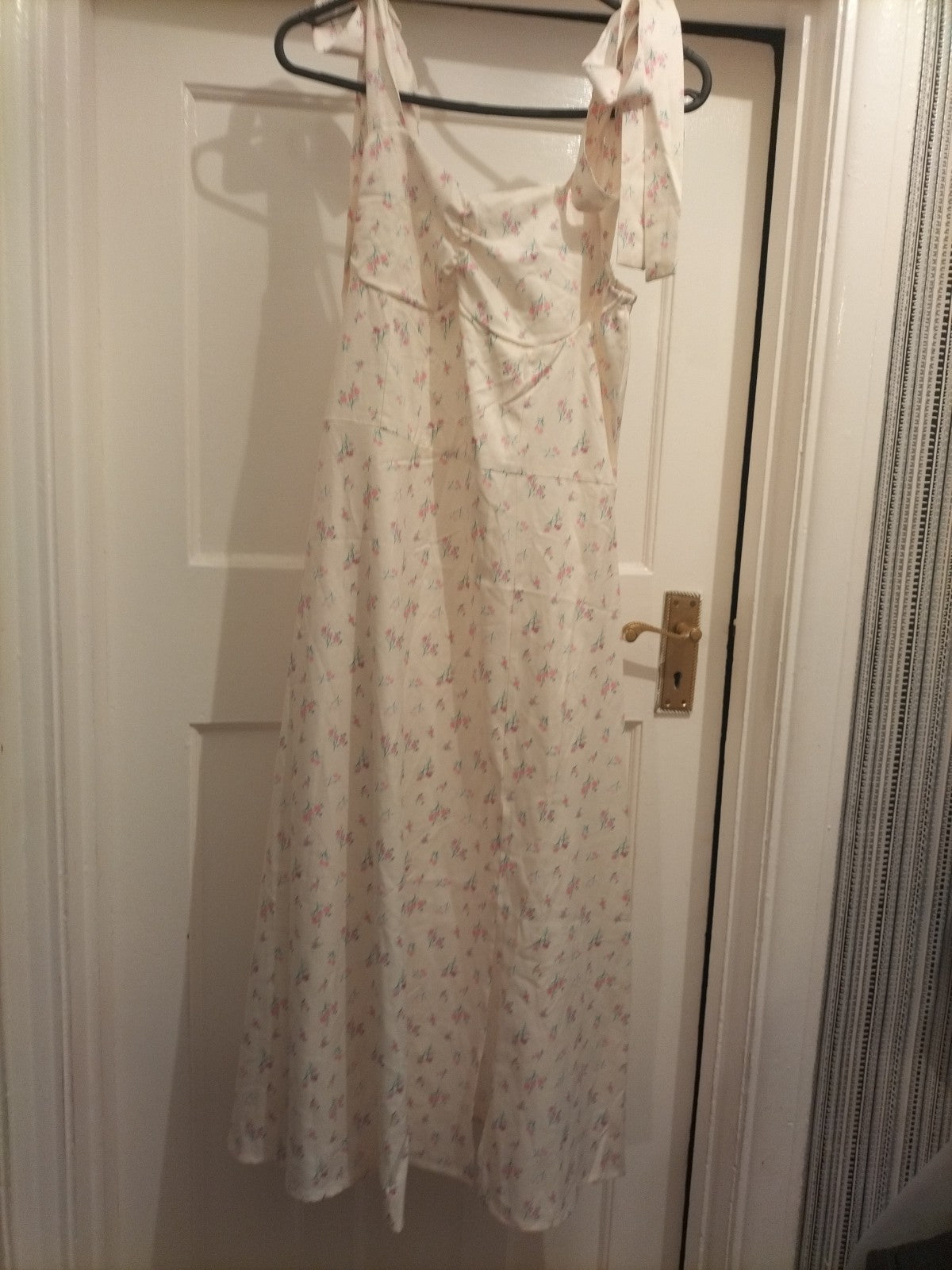 Ladies Size M/L Ivory Floral Self Tie Sleeveless Dress
