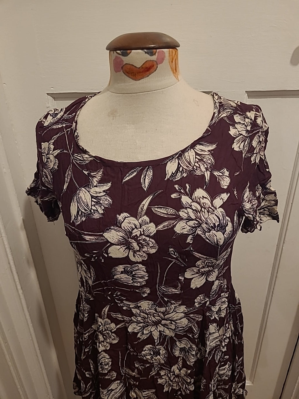 Ladies Falmer Size 10 Deep Purple/White Short Sleeved Dress