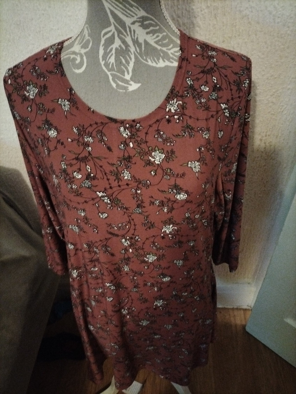 Ladies Emeliax Size Medium Ruby 3/4 Sleeved Dress