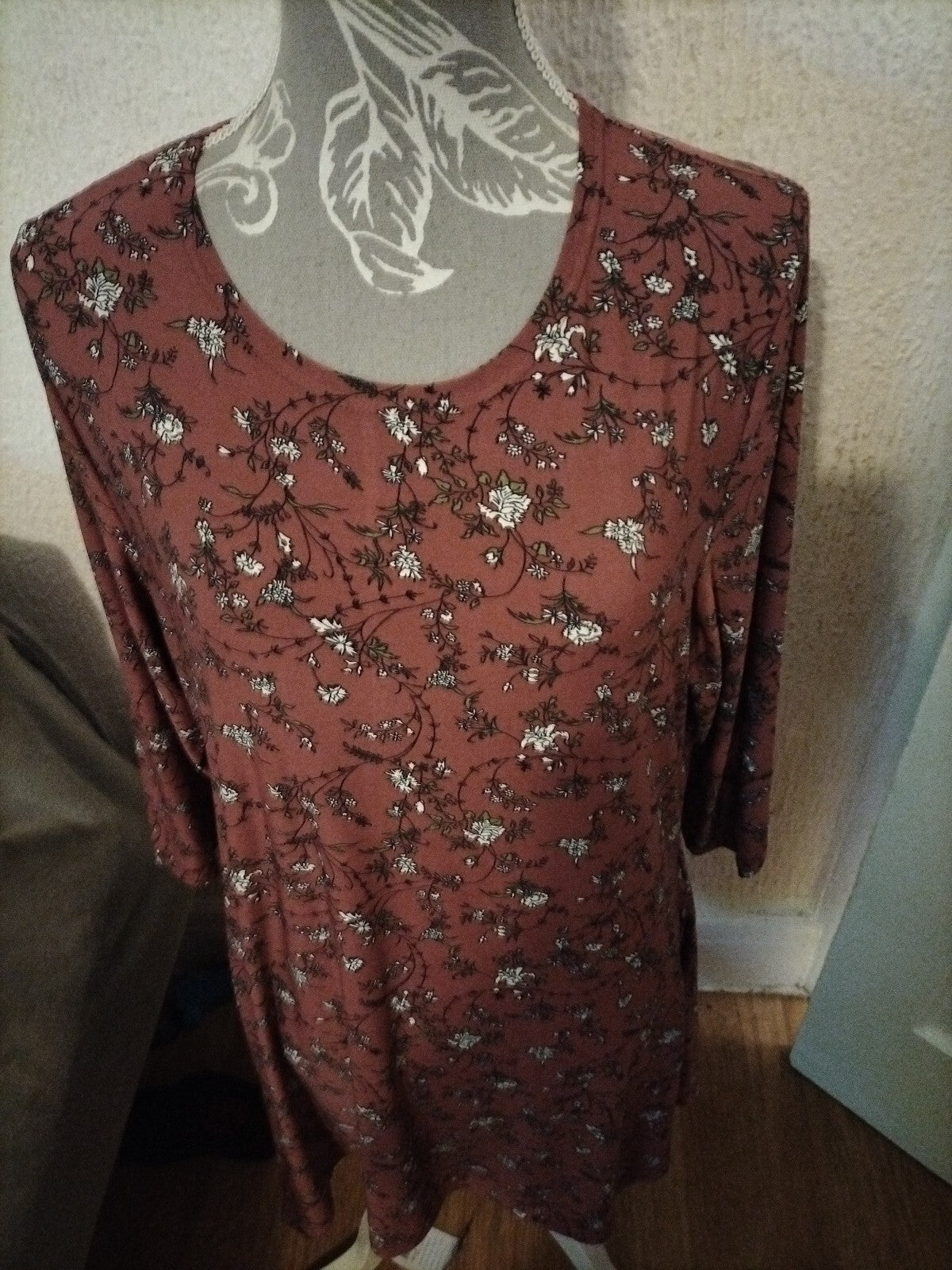 Ladies Emeliax Size Medium Ruby 3/4 Sleeved Dress