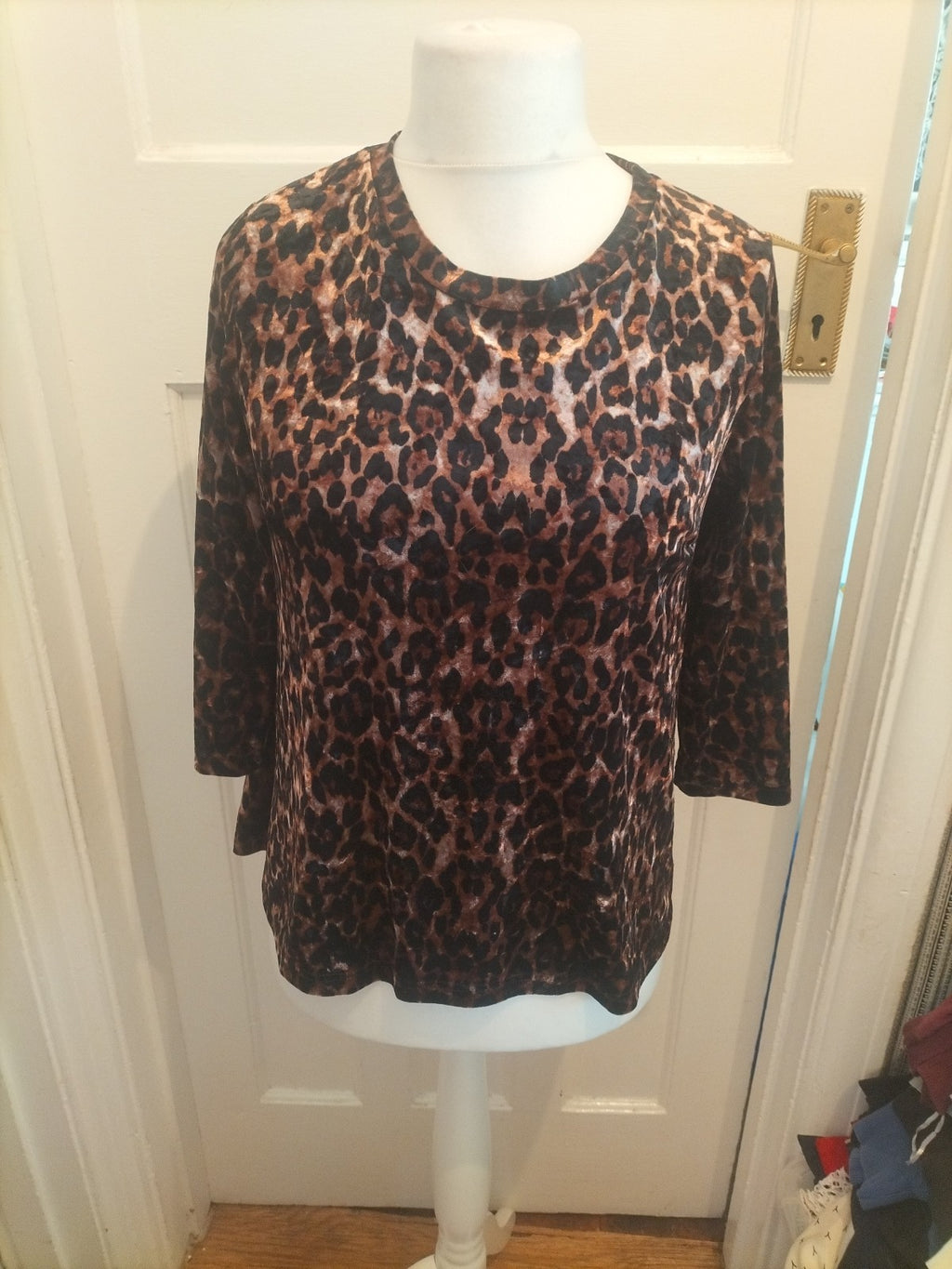 Ladies Anna Rose Size Small Leopard Print Long Sleeve Blouse
