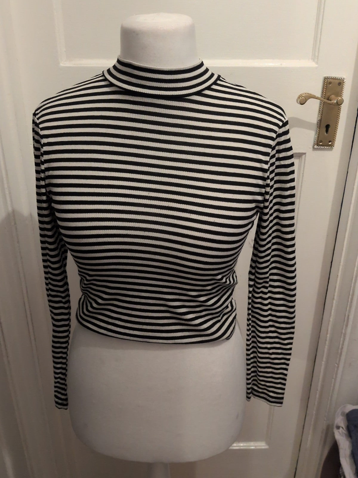 Ladies H&M Size Medium Black And White Striped Long Sleeve Blouse