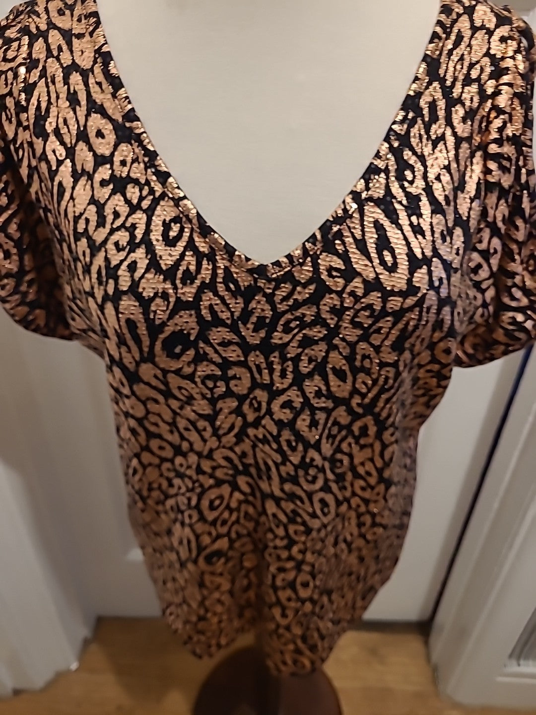 Brand New Ladies Papaya Size 14 Bronze Black Short Sleeved Tshirt