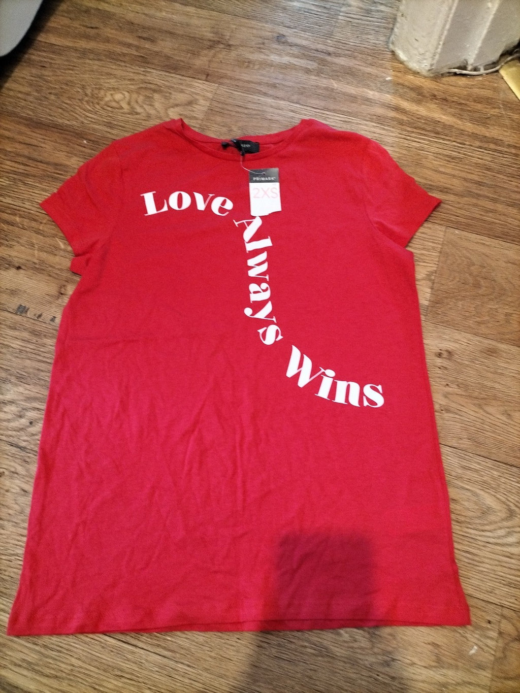 Brand New Ladies 2XS Red White Print Short Sleeved Tshirt